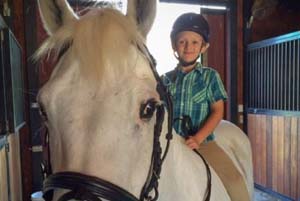 Bocah Ini Beli Kuda Poni dengan Jualan Es Limun